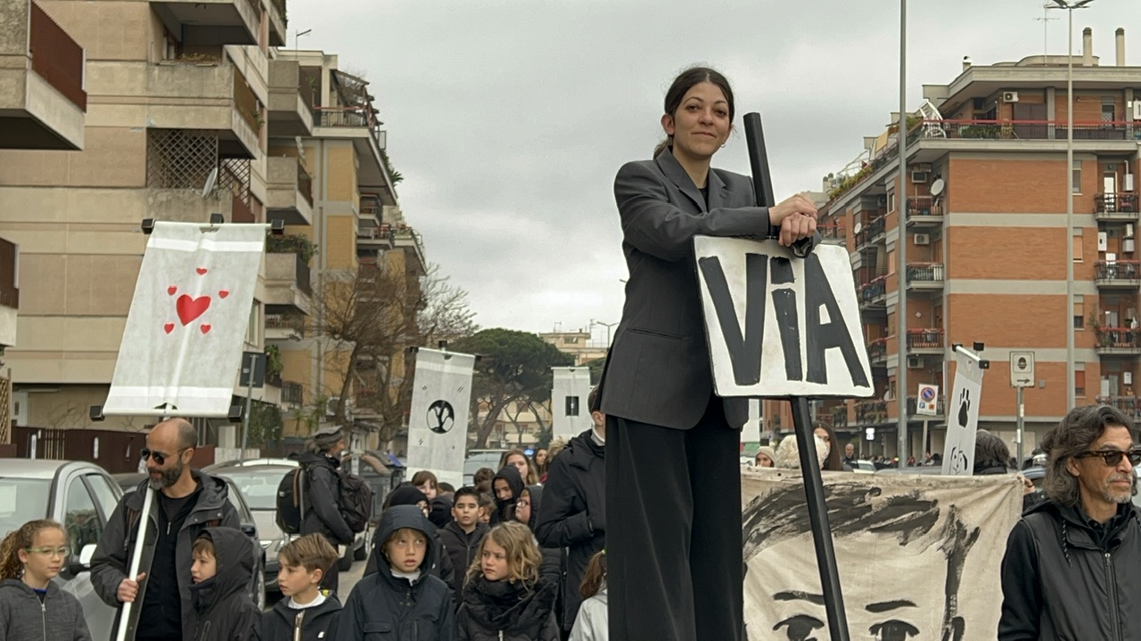 La crociata dei bambini, un corteo silenzioso per le strade di Ostia